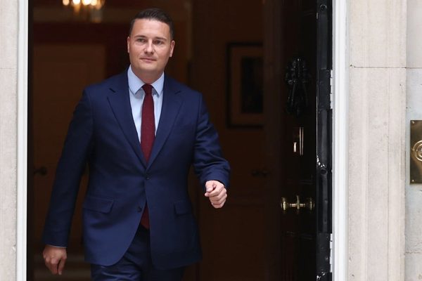 英国工党领导层竞选者提议改革财富税