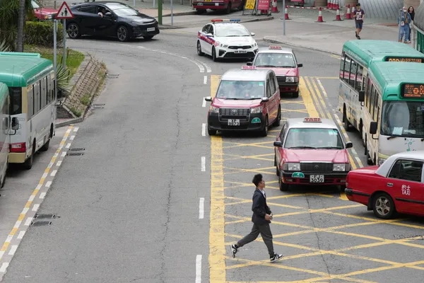 Hong Kong police launch 2-week crackdown on traffic violations