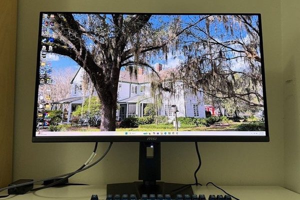 MSI MPG 322UR X24 显示器提供 4K 240Hz OLED 游戏体验和专业级色彩