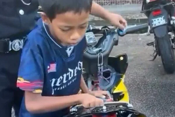 Malaysian teen's fake Yamaha motorcycle bike goes viral