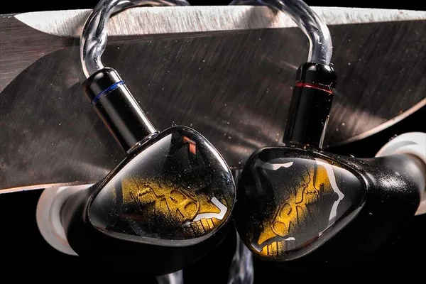 Noble Audio 发布新款 Vanguard 和 Iris 入耳式监听器