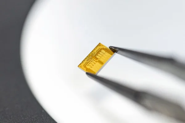 Tower Semiconductor and Scintil Photonics debut single-chip laser for AI data center optics