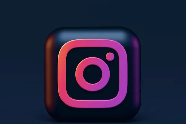 Instagram 为轮播幻灯片添加了独特的标题