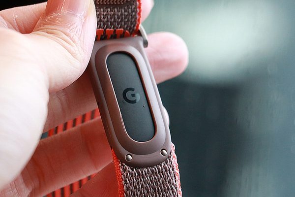 Google shares Fitbit Air blueprints for custom 3D-printed accessories