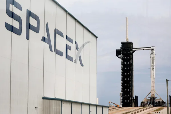 SpaceX IPO 与 AI 表现挂钩，涉及 xAI 合并和 Anthropic 交易