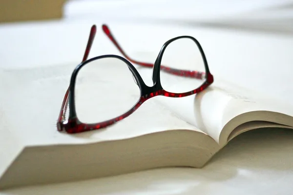 Hong Kong reading glasses fail to list key eye strain prevention details