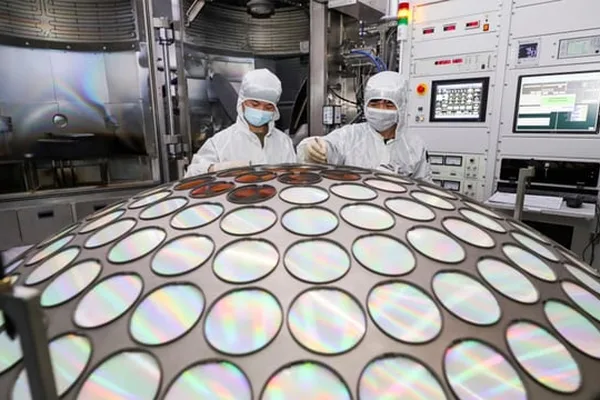 China launches world's first 2D semiconductor pilot production line