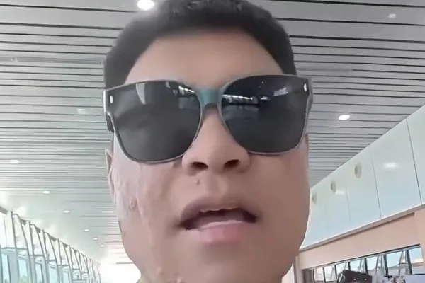 中国游客在马来西亚酒店要求悬挂中国国旗，引发网络争议