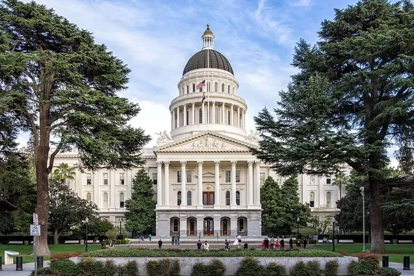 Future of Life Institute applauds California's AI safety legislation