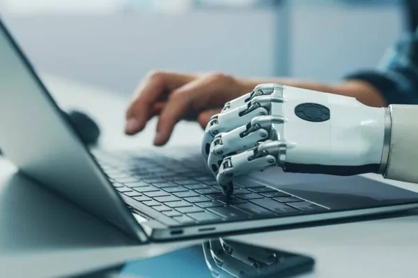 IBM 的 AI 编码伙伴 Bob 正式发布，生产力提升 45%
