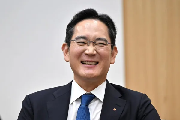 Samsung's market cap hits $1T on AI chip demand, making Lee family richest