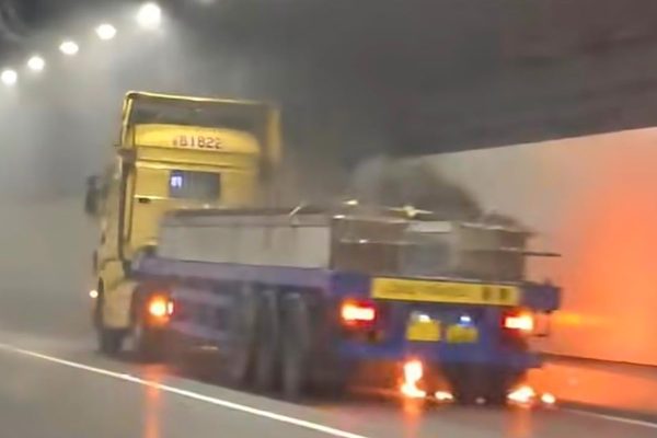 Truck fire disrupts traffic on Hong Kong-Zhuhai-Macau Bridge