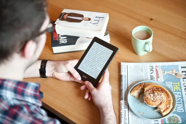 Amazon ends Kindle Store support for 13 older e-reader models