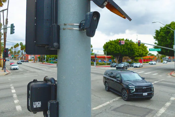 Flock AI cameras misidentify license plate, leading to police detention of reviewer