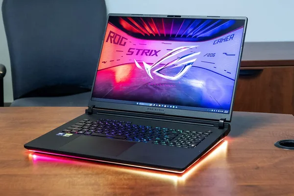 Asus ROG Strix Scar 18 (2026) 评测：强大的 Mini-LED 笔记本电脑未能达到顶级水平