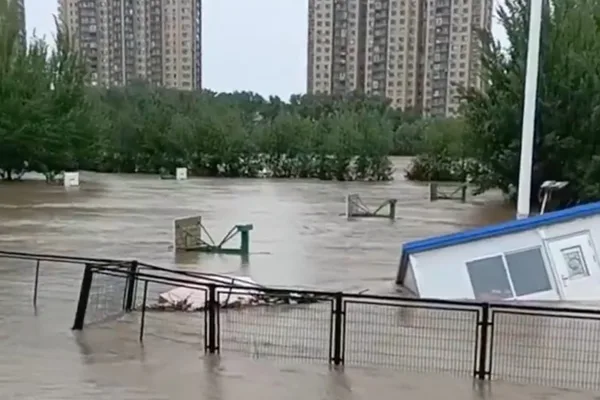 台风“巴威”过后，中国为更多极端天气做准备，警告气候灾难
