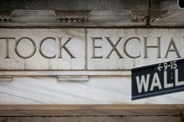 AI stock rally falters as US markets tumble on valuation fears · 1 source tracked