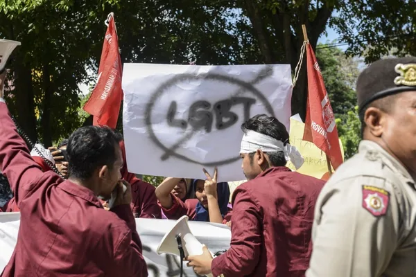 印度尼西亚的反对LGBT教育引发污名化担忧