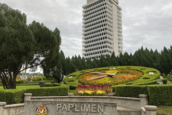 Malaysia expands child abuse law to cover offenses abroad