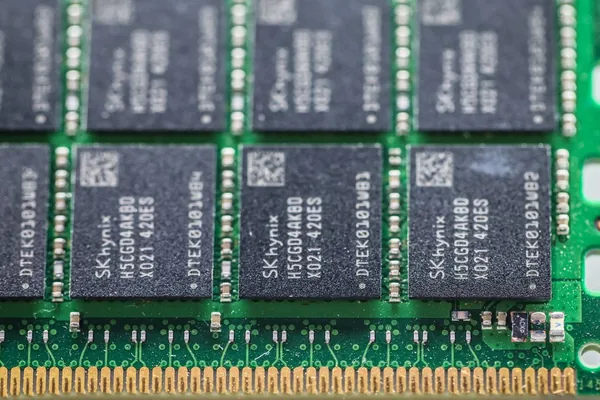 Memory makers borrow $880M to buy chips amid price surge