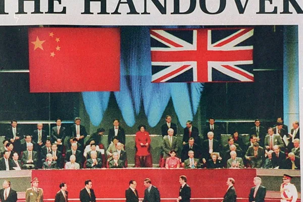 香港结束156年英国统治，回归中国