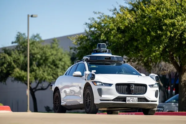 Waymo 推出订阅式机器人出租车服务，同时进行规模化扩张 · 跟踪 1 个来源