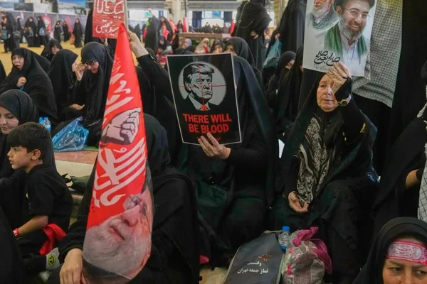 Iran threatens Red Sea blockade amid US blockade renewal