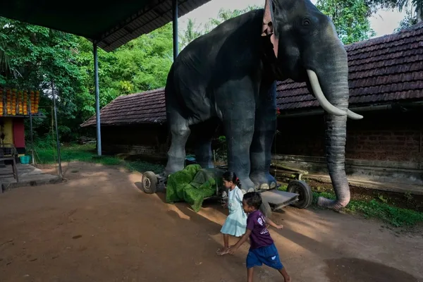 Robotic elephants replace live animals in Indian temples, sparking debate