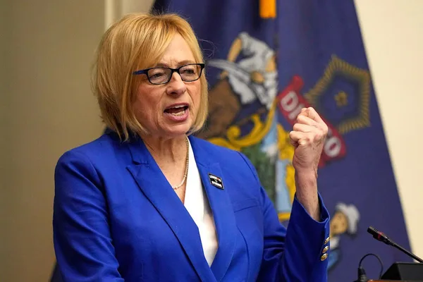 Maine governor vetoes bill banning large data centers, impacting AI infrastructure