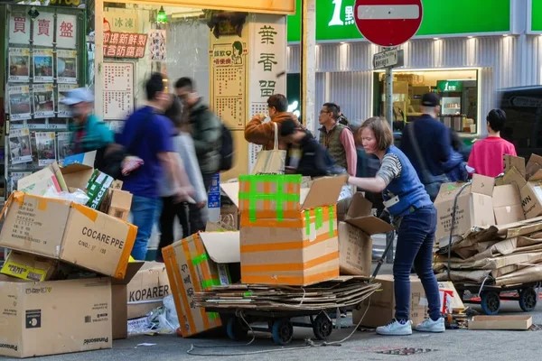 香港采纳新的21项指标框架定义贫困