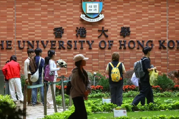 Hong Kong labor chief defends graduate visas amid AI job slump