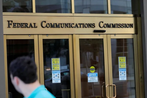 FCC 因安全风险拒绝有中国关联的美国公司提供电信服务