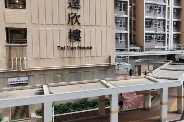 香港警方调查老年前夫妇的谋杀后自杀案