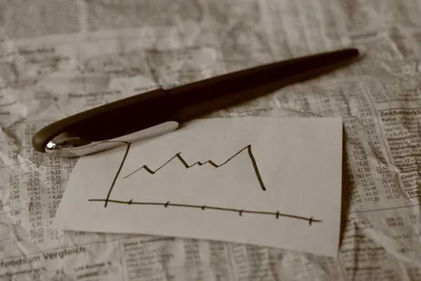 Bitcoin price drop to $62,000 causes $700M in liquidations
