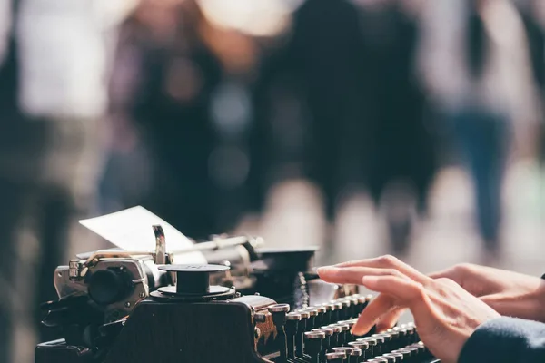 AI writing transparency debated as human-AI content lines blur