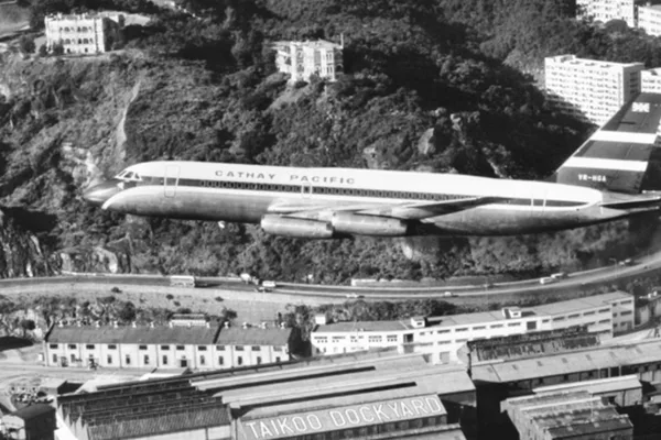 国泰航空在香港联交所上市，交易额创纪录