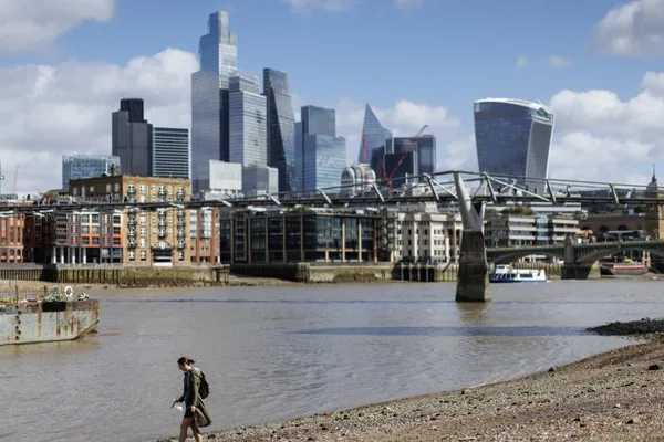 英国经济衰退与福利及过度监管有关