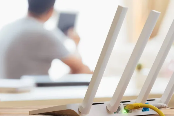 US clarifies foreign router ban to include mobile hotspots, sparking industry criticism