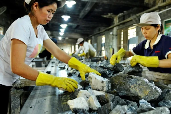 欧盟计划建立关键矿产储备以减少对华依赖