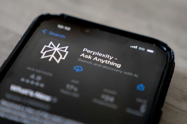 Apple explores acquiring AI search startup Perplexity