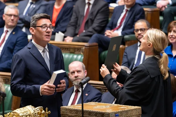 英国首相更迭频繁预示着更深层次的政治和经济弊病