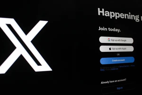 埃隆·马斯克宣布X将就已更正的帖子向用户发送私信