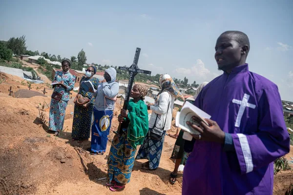 DRC Ebola outbreak surpasses 1,000 cases, spreads to Uganda