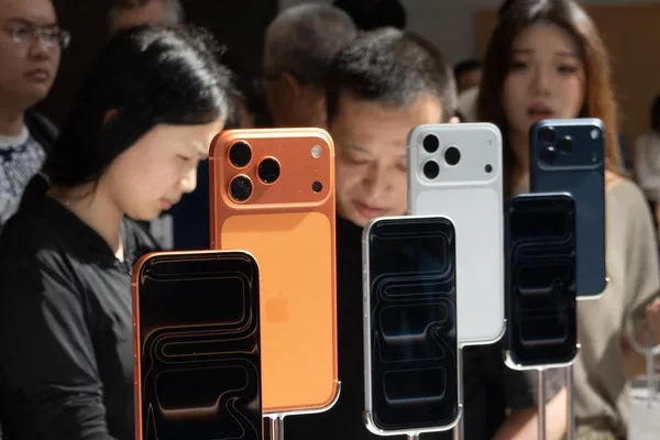 Apple to Launch $1,999 iPhone Ultra Foldable, Maintain Pro Pricing
