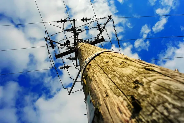 AI's power demand shifts from training to distributed inference, challenging grid planning