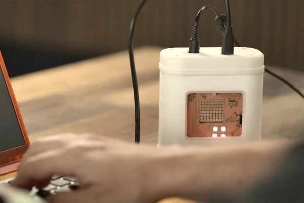 Maker builds USB drive with Apollo-era magnetic-core memory
