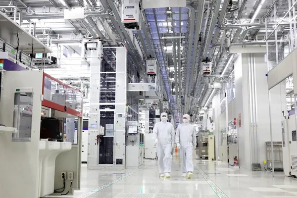 Samsung workers protest pay gap between device and chip divisions
