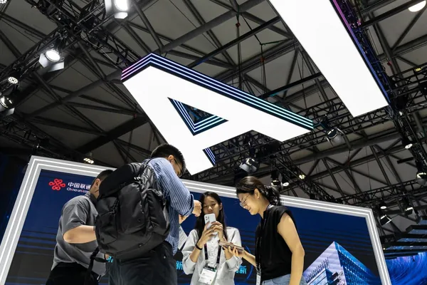 Wall Street boosts China AI bets amid Anthropic curbs