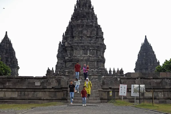Indonesia rethinks visa-free access to boost economy and border control