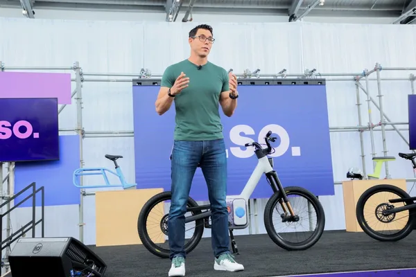 Automakers Slash IT Jobs, Prioritizing AI Talent Acquisition